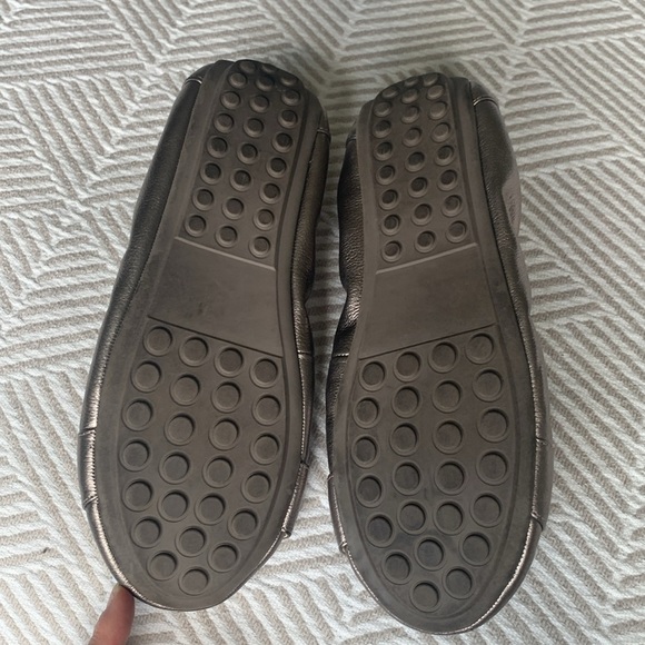 Chic Metallic Leather Ballet Flats Me Too- Adam Tucker size 7.5 - Picture 5 of 7